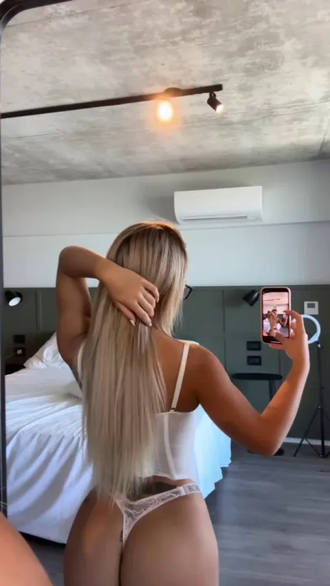 Latinas have big butt