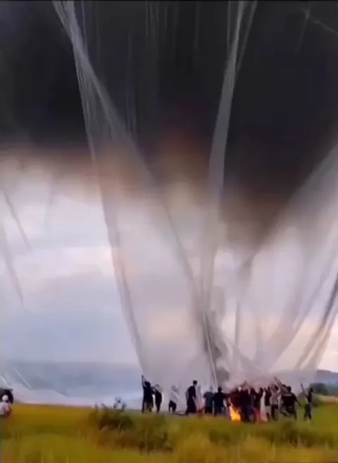 A visual of how much smoke and pollutants are given off by burning plastic