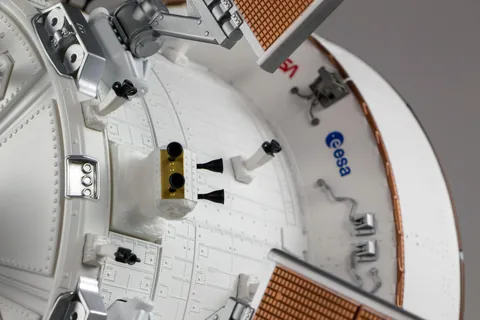 I 3D modeled, 3D printed, painted and assembled the world's most detailed Orion model (1:48, 1:24 scales!). 27 removable (magnetic) parts including the capsule. Enjoy!