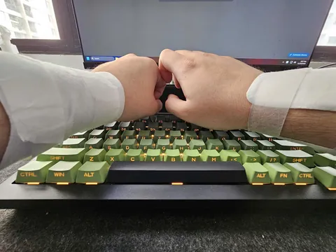 Spend weeks researching and waiting for my keyboard just to sprained both of my wrist on the day of it arrival