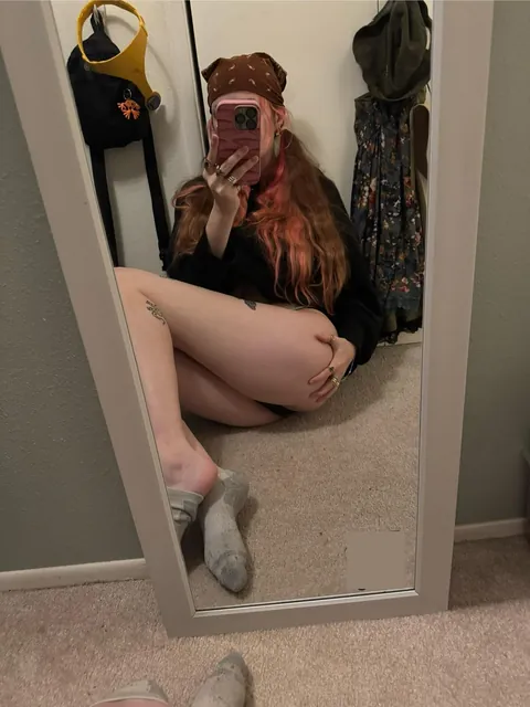 boyfriends out of town for the rest of the weekend 😇 [f]