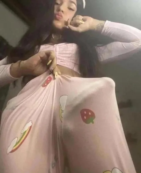 Who is your favourite slut and tell me what would you do to them