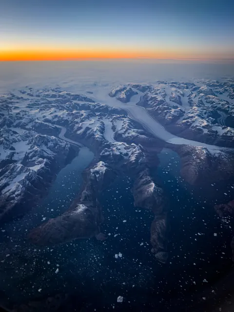 Almost nodded off on my flight and then saw this outside. No idea why people choose aisle seats (oc)