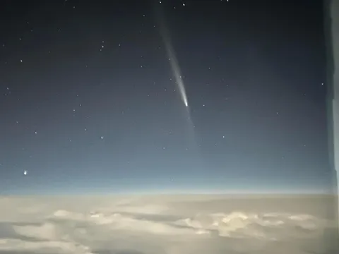 My partner’s childhood friend is a pilot and took these pics of Comet A3 while flying from Japan to China