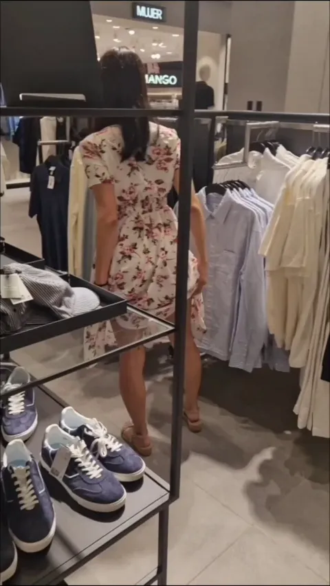 Public flashing at the SHOPPING CENTER 💕 what I like most about exhibitionism is seeing what people do when they catch 💦