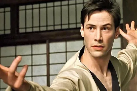 Keanu Reeves gave away a huge portion of his Matrix earning, possibly tens of millions to the visual effects and costume teams. He believed they were the real heroes behind the film. “They’re the ones who made the movie,” he reportedly said
