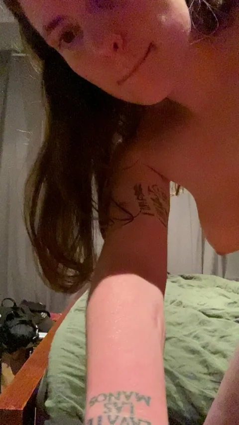 F, 34, 5’3”, 130 lbs. First nude post after my birthday. Giving less fucks about my body atm, maybe I’m growing wiser with age.