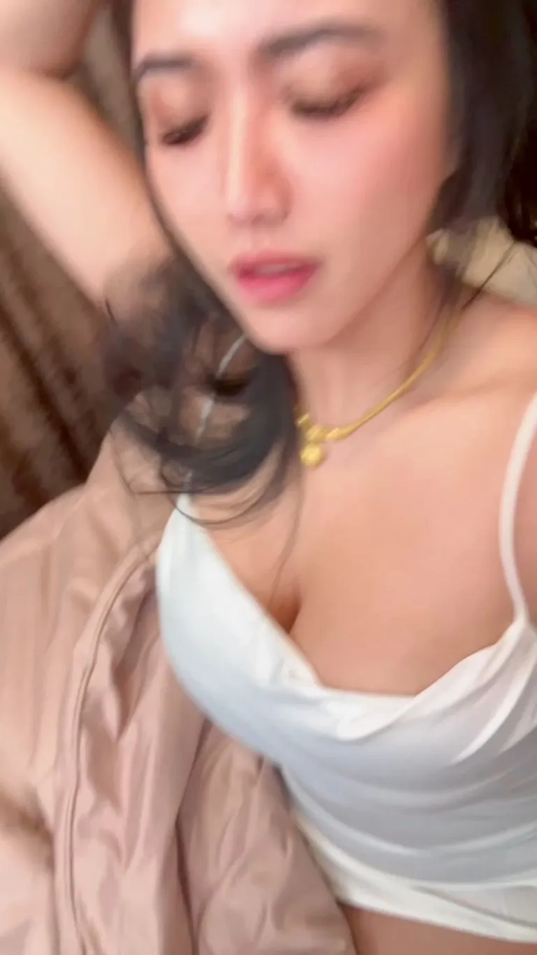 Would you date a curvy girl like me?