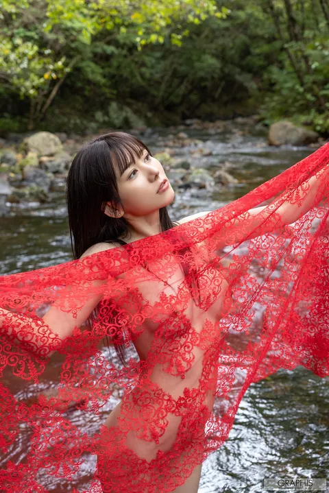 mei itsukaichi looks so stunning