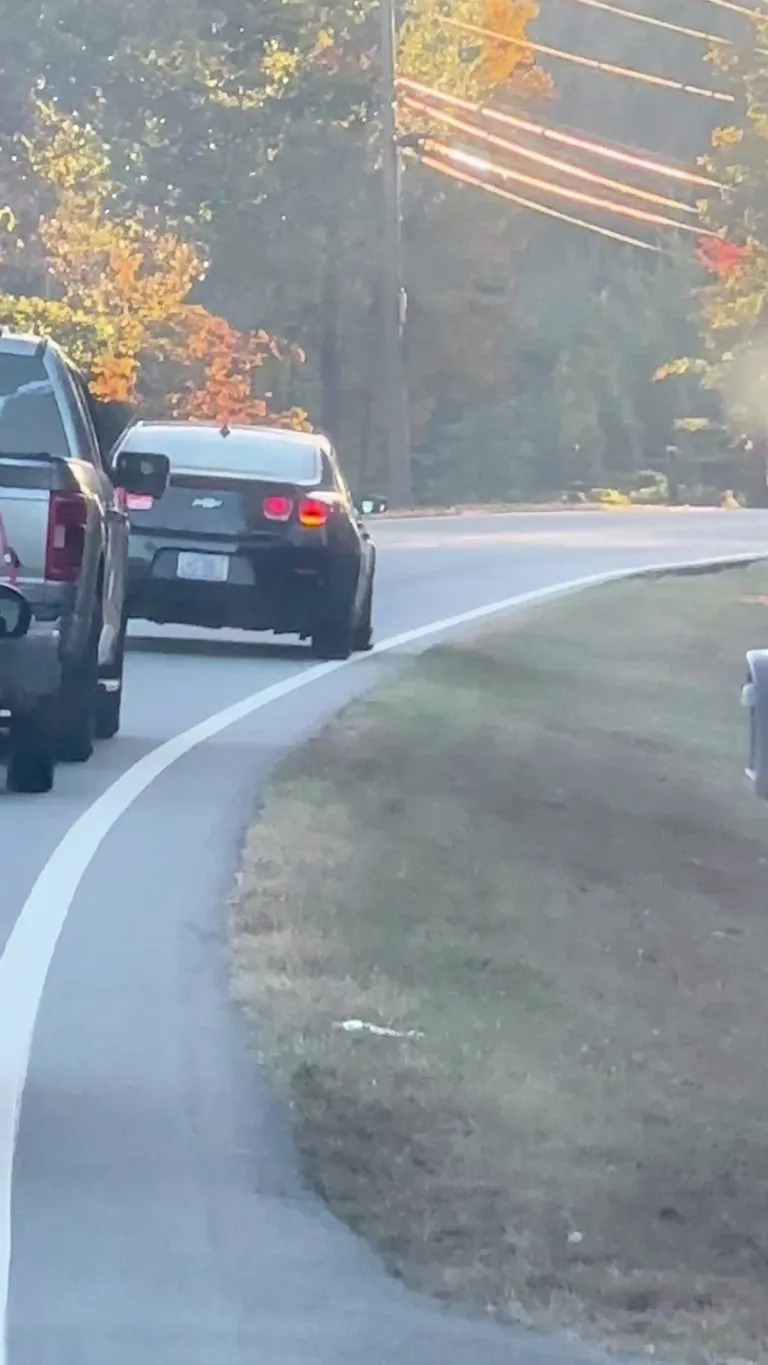 Idiot just will not pull over for a flat [oc]
