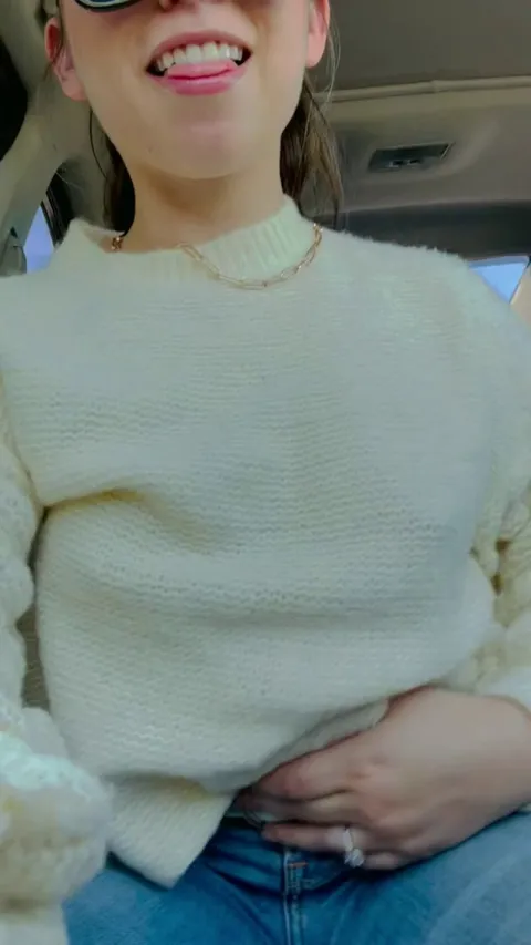 Morning traffic is so much better with titties out 