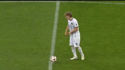 FC Midtjylland unusual kick off as they concede after 8 seconds 