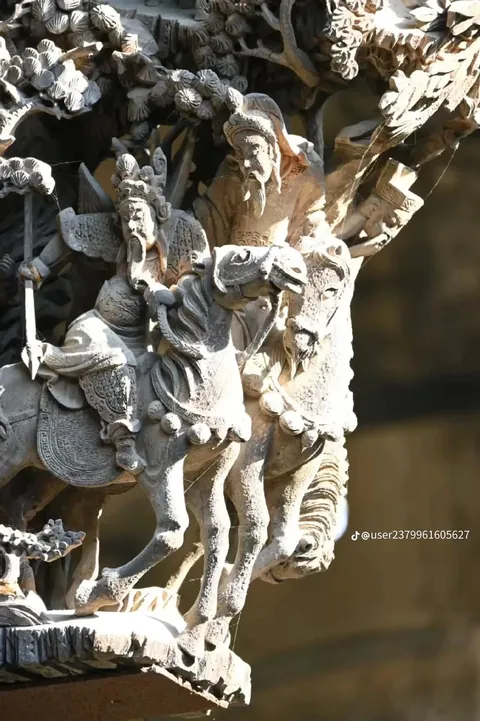 The amount of detail on Chinese column supporter architecture