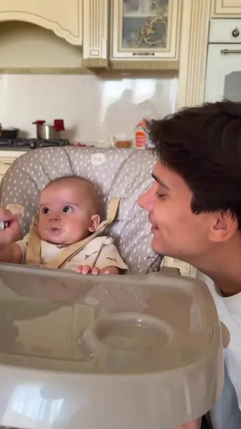 Here comes the plane