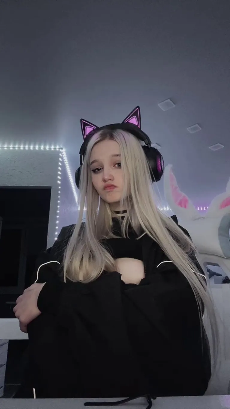 good girls should always wear one :3