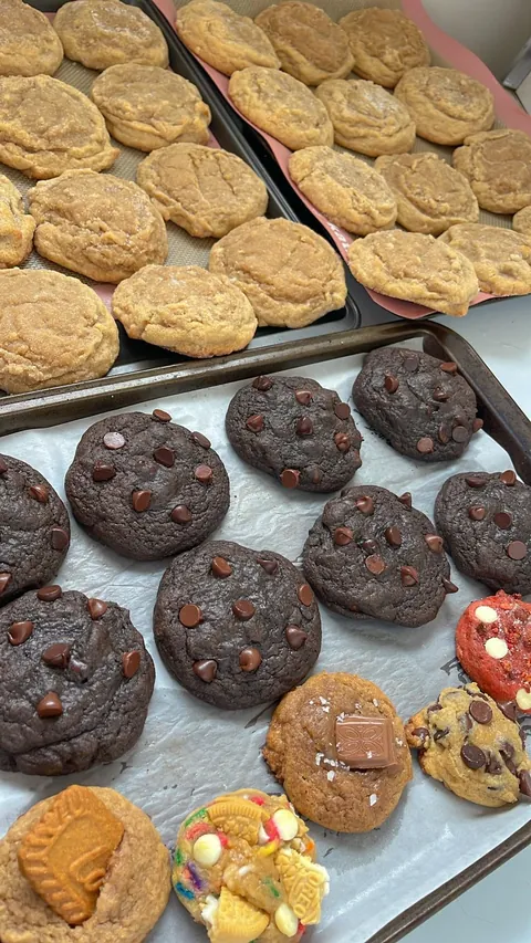 [homemade] a variety of cookies i’ve made this past year.