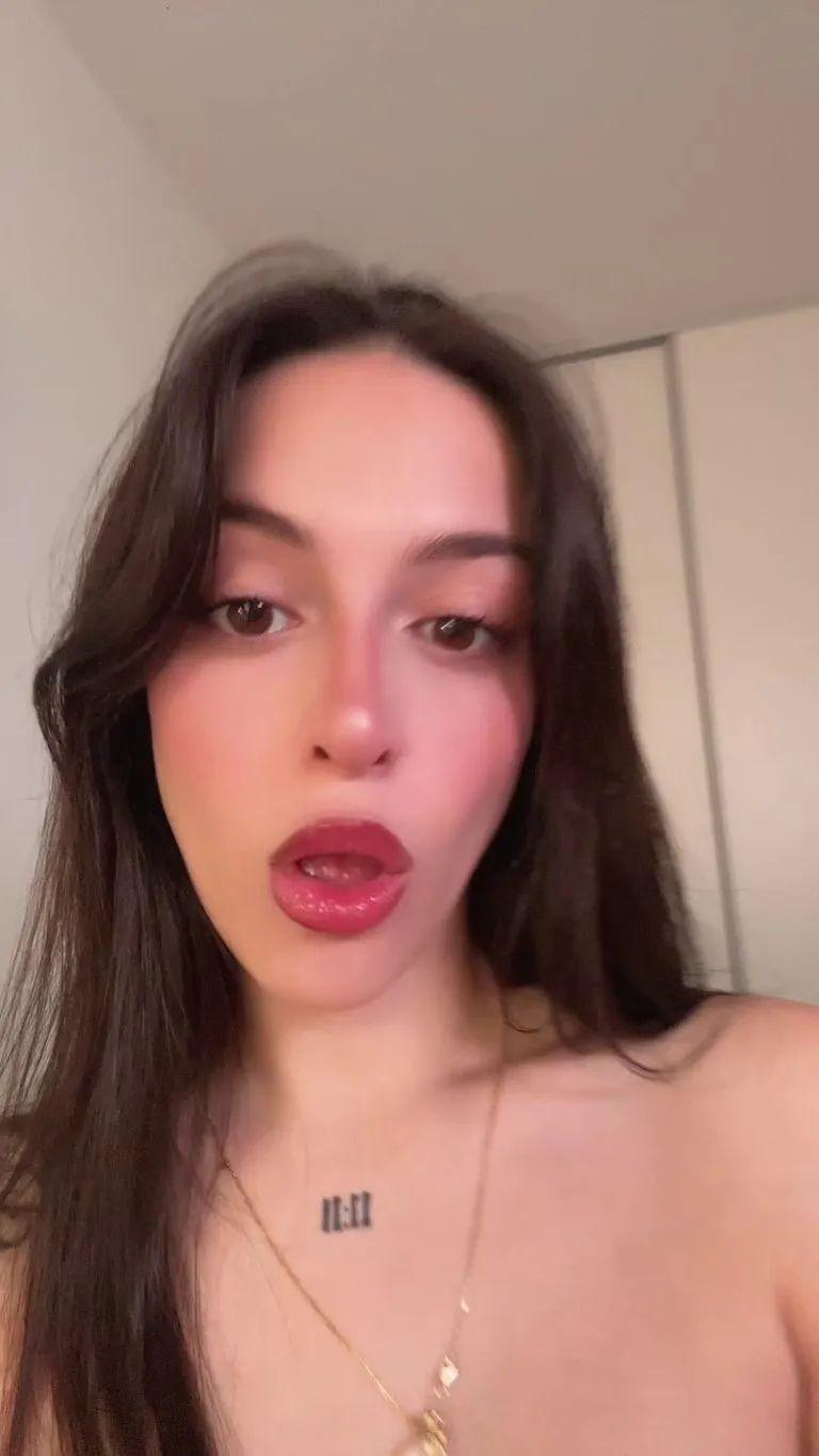 Ahegao from a busty girl