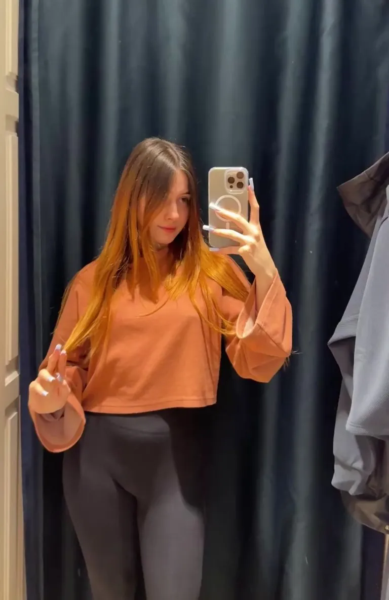 schoolgirl next door spreading it out for u