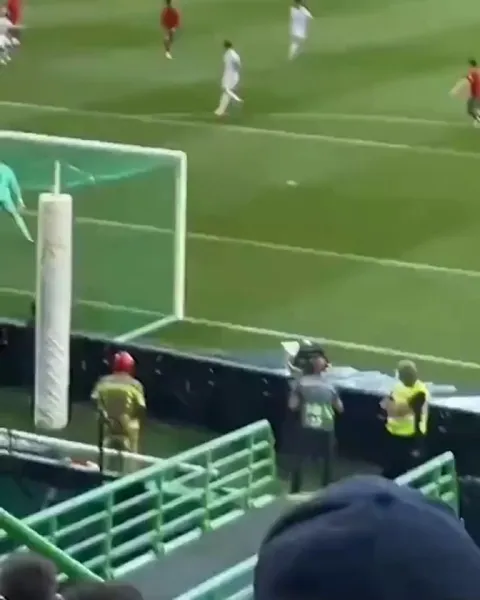 [ESPN FC] Ball Boy Reaction When Ronaldo Give Him High 5