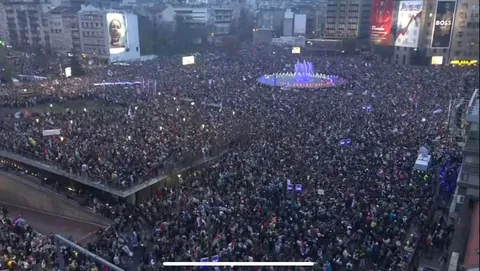 After filling up the square in front of the Serbian parliament, protesters have now filled up the Slavija square also