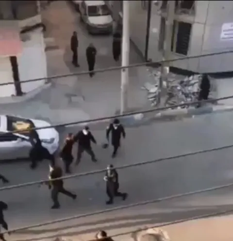 Islamic Regime forces running away from the people