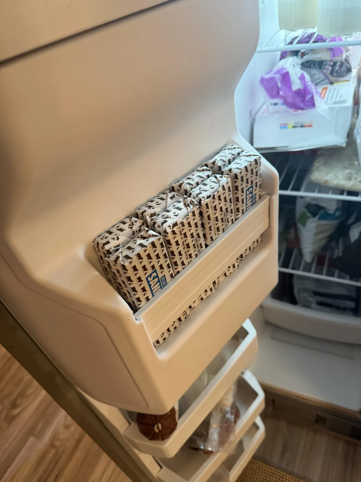 Freezer perfectly fits 6 ice cream sandwiches