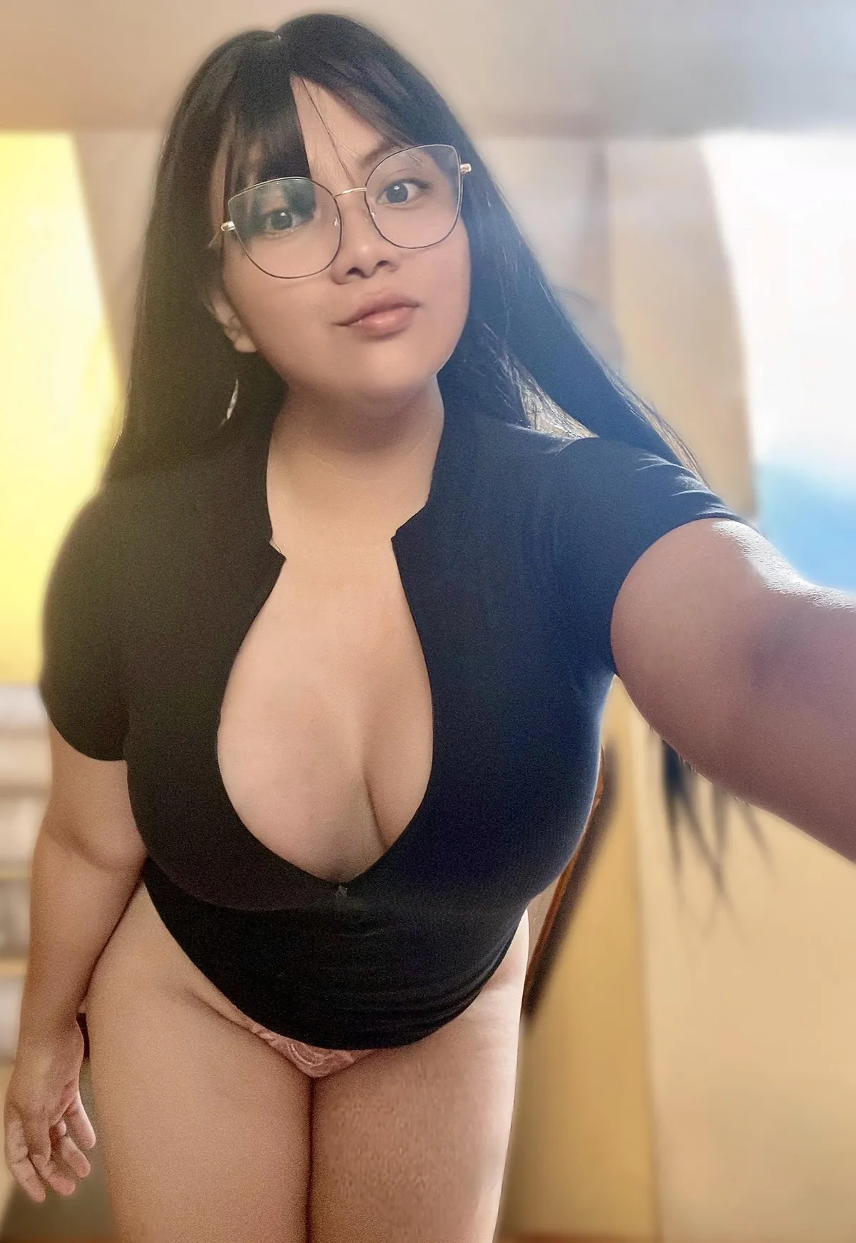 A latina sexcretary can make your life easier :)