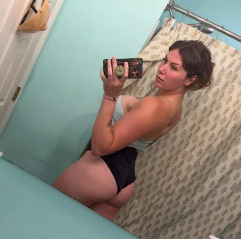 Be honest~Would you smash this ass if you had the chance?😬🤗➡️
