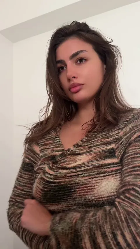 I’ll ride u if u promise to suck my tits