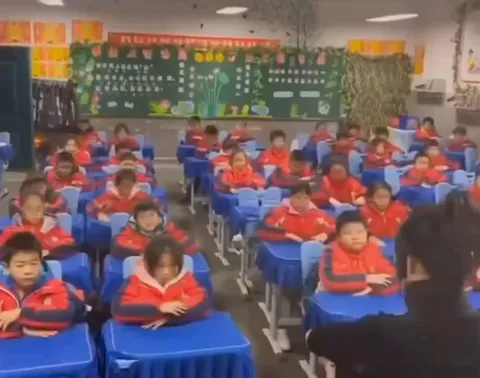 Schools in China are required children to exercise between different lessons.