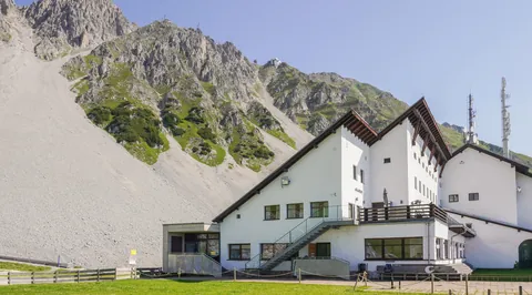 Innsbruck is wild. You can literally grab a coffee in a medieval old town and be sitting on a 2,300m alpine ridge 45 minutes later. Nordkette photo dump [OC]