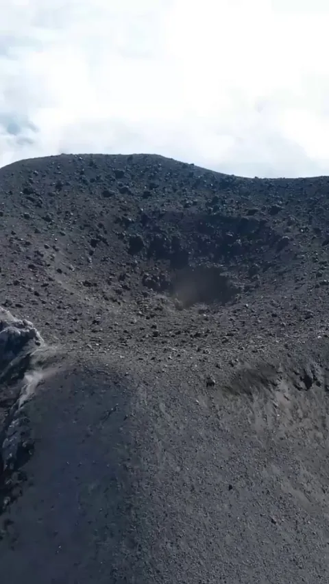 🔥 Volcano eruption close up