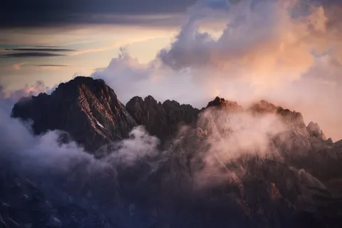 Sunrise in the Julian Alps, Slovenia [OC] [4096x2730]