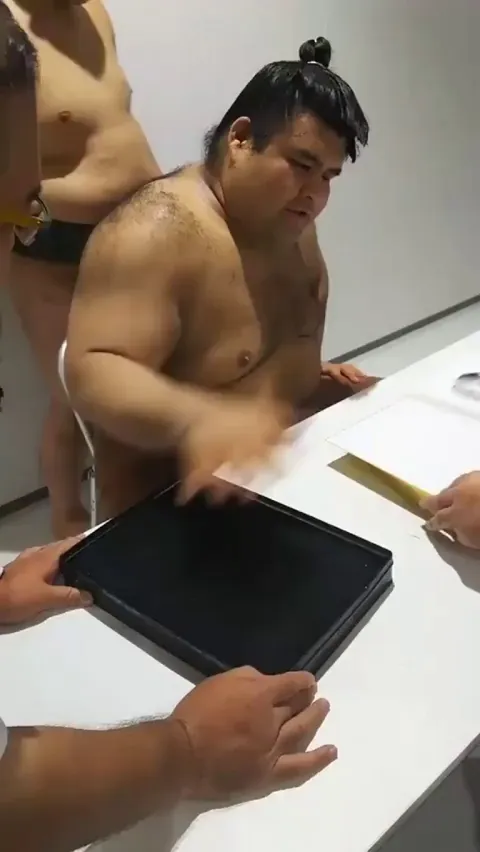 In Japan, sumo wrestlers give their autograph to fans as a handprint, created with black or red ink. This centuries-old tradition is called a 'tegata'.