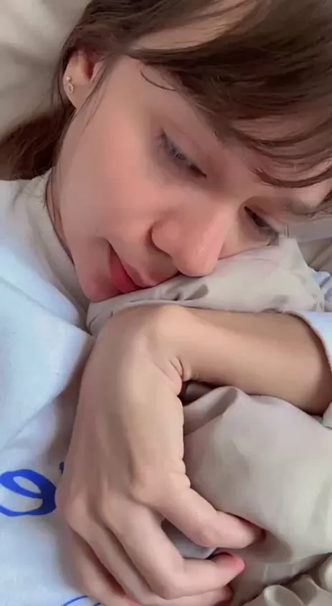 Look How Easy It Is To Undress Me