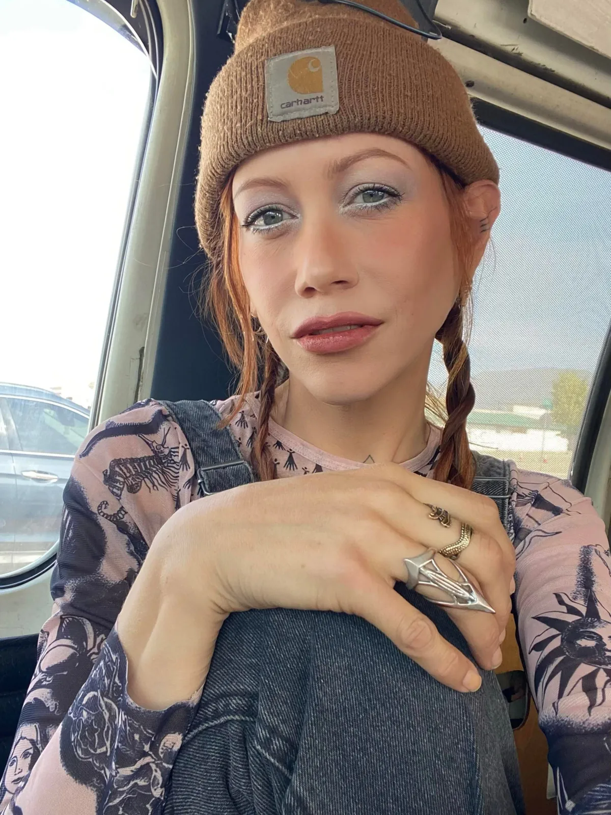 42F, wannabe travel blogger. I live in a van and walk dogs for money. Life’s great, knock me down