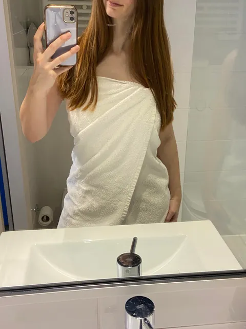 (F) Hatte im Hotel Lust mich für euch zu entblößen