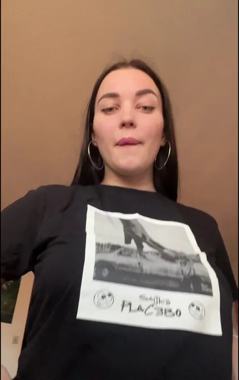 You prefer Natural boobs or silicone?