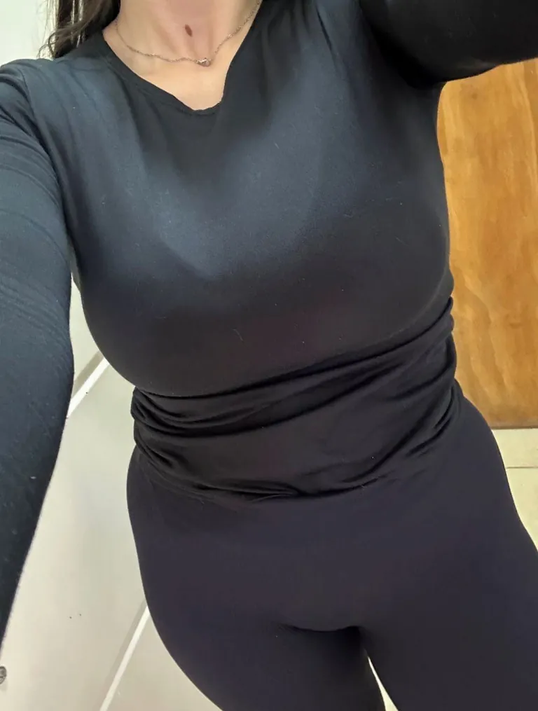 A naughty pic for you… before I hit the track (f)