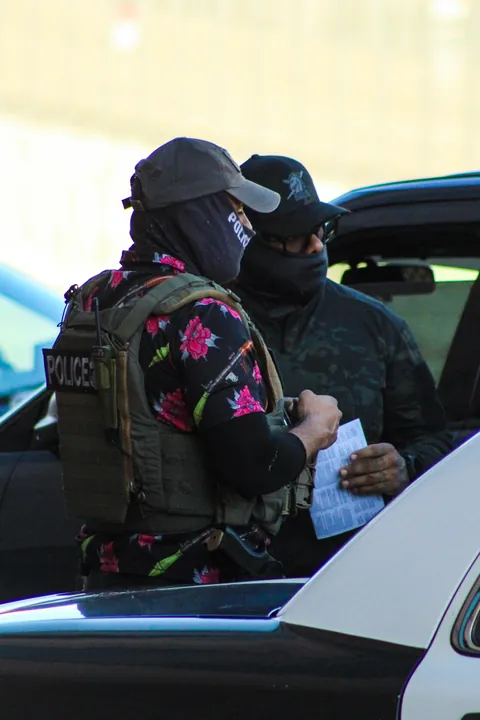 LAPD won’t enforce mask ban; here’s ICE in a POLICE mask, lounging on an LAPD car during arrest [OC]