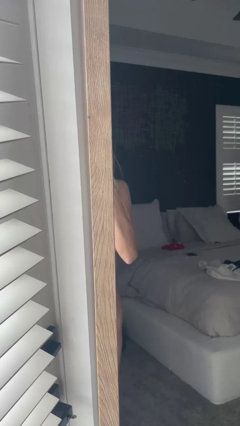 Start wherever you want, but finish on my tummy [gif]