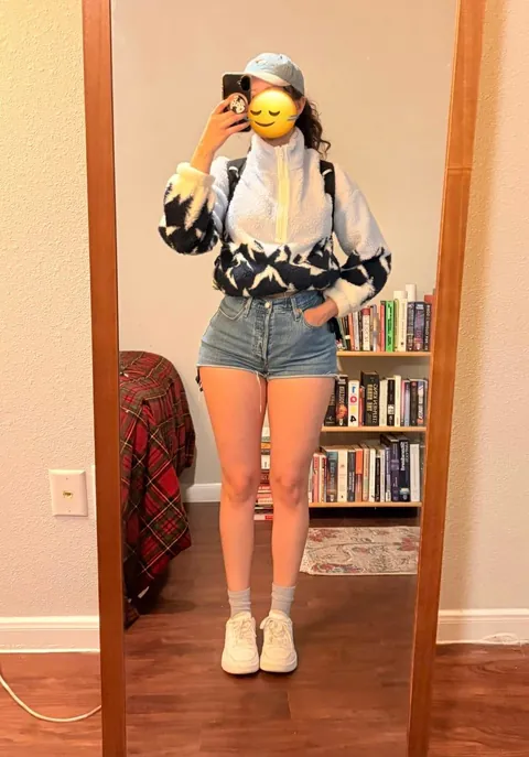 My outfits in emojis this week are basically 🦉📚 🦇 🎀⛰️