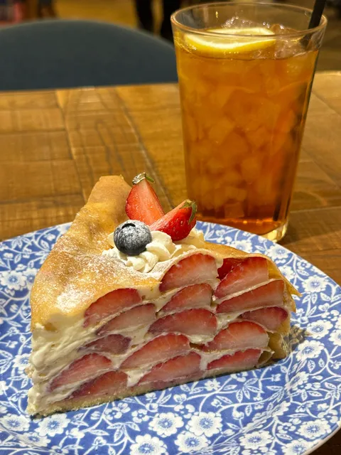 [i ate]Strawberry mille-feuille cake,  iced lemon black tea