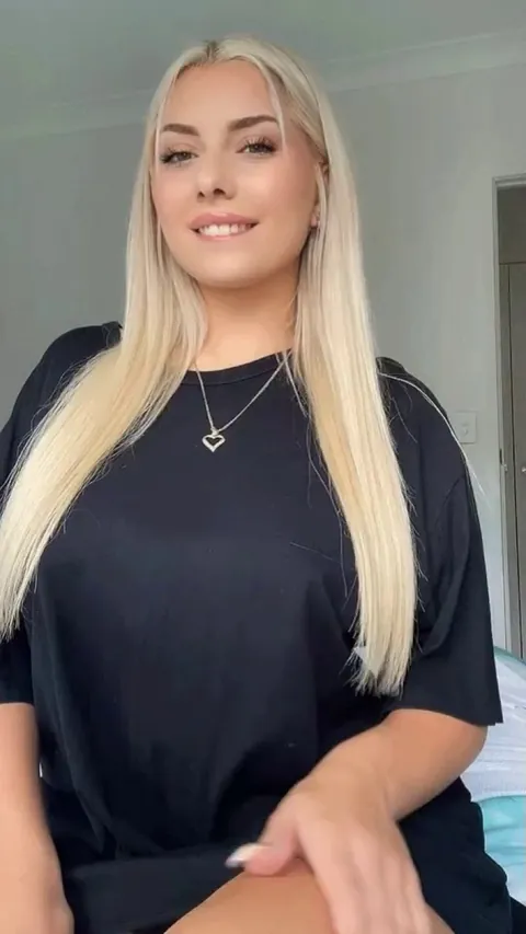 My 22 year old, australian, all natural body