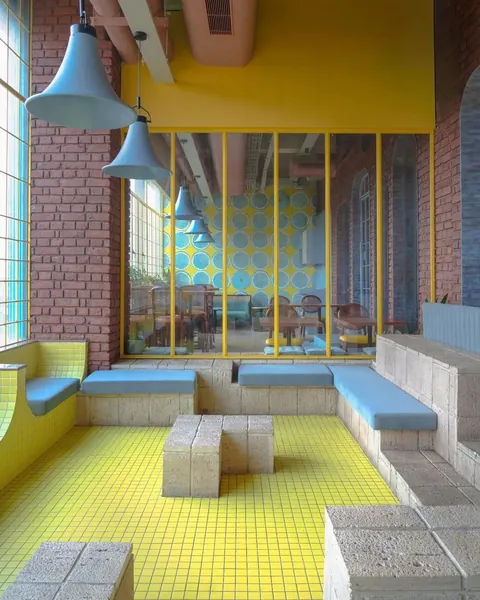 Café as a Cinematic Playground