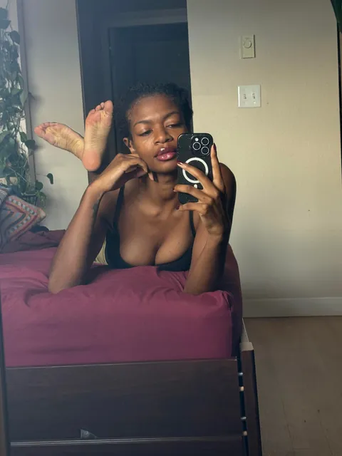 26f tech dropout, van dweller, failed model. do your worst