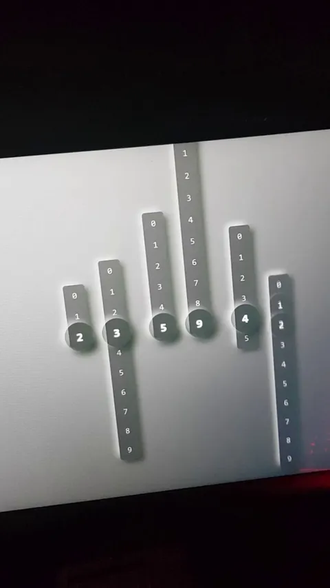 This clock hitting midnight is oddly satisfying...