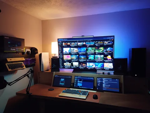 Built my first PC in over a decade + jumped into OLED 4K Gaming. 7950x/4080 Super on 48" LG C4. What a time to be a geek.