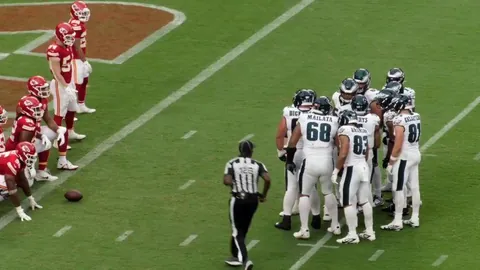 [Highlight] Chris Jones: " They ran the same play 7 ******* times!"