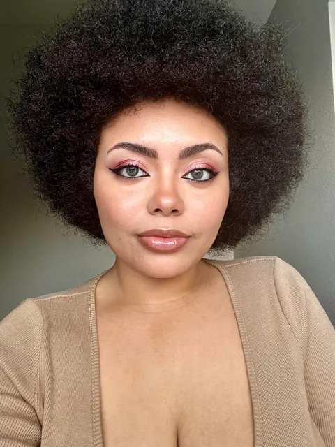 Just a touch of cranberry to start fall 🍂